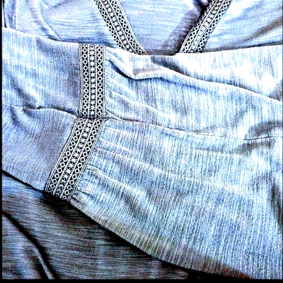 🧡Cupio Long, Bell Split- Sleeve Top With Embroidered Details - Picture 6 of 8